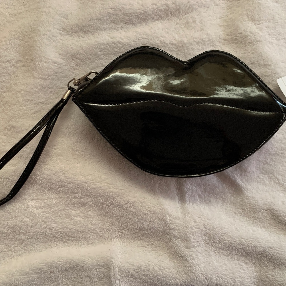 Rare wristlet